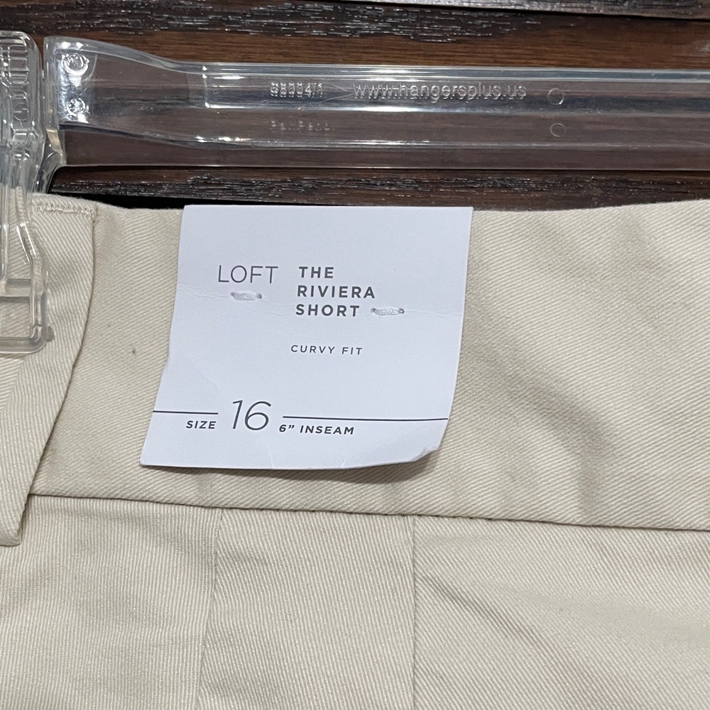 LOFT Riviera Women's Cream Cargo Shorts - Picture 2 of 4